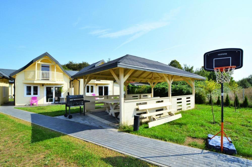 Holiday Resort, ウストロニエ・モルスキエ エクステリア 写真