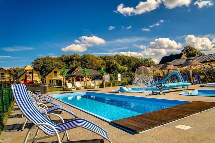 Holiday Resort, ウストロニエ・モルスキエ エクステリア 写真