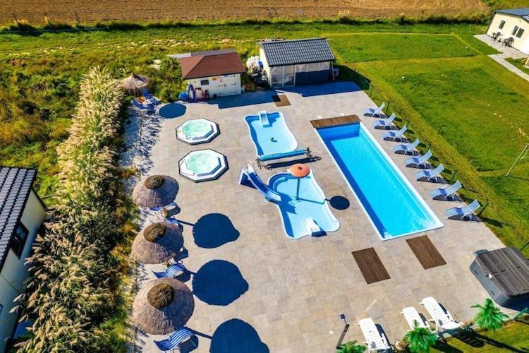 Holiday Resort, ウストロニエ・モルスキエ エクステリア 写真