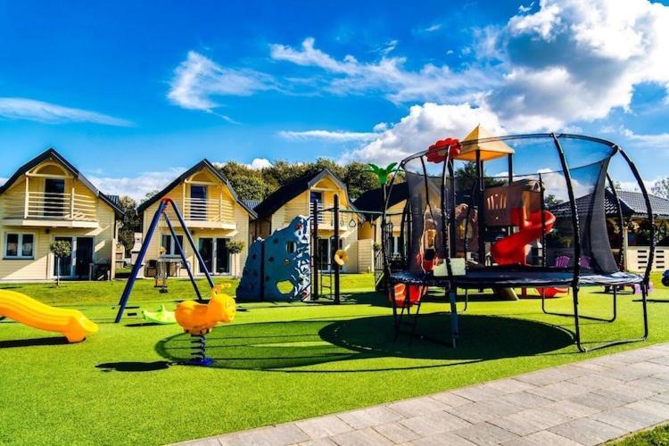 Holiday Resort, ウストロニエ・モルスキエ エクステリア 写真