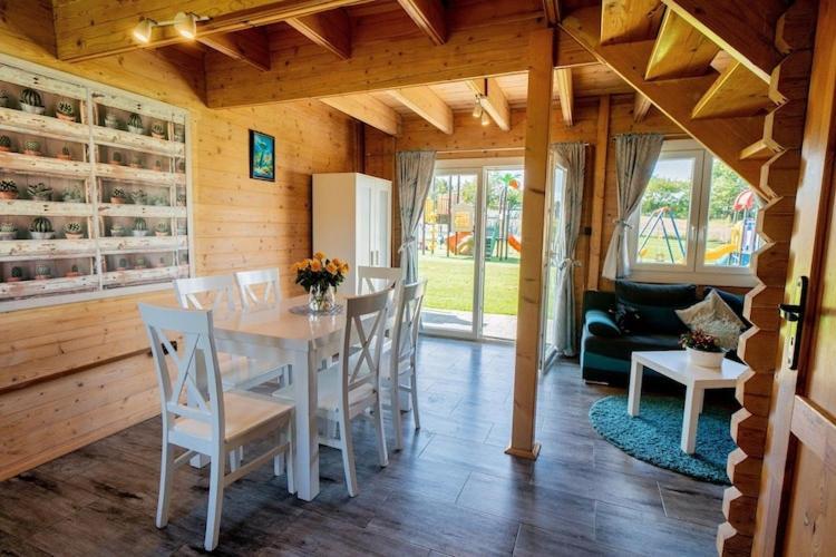 Holiday Resort, ウストロニエ・モルスキエ エクステリア 写真